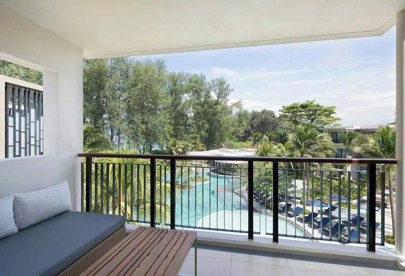 プールの見えるデラックスルーム, Le Méridien Phuket Mai Khao Beach Resort