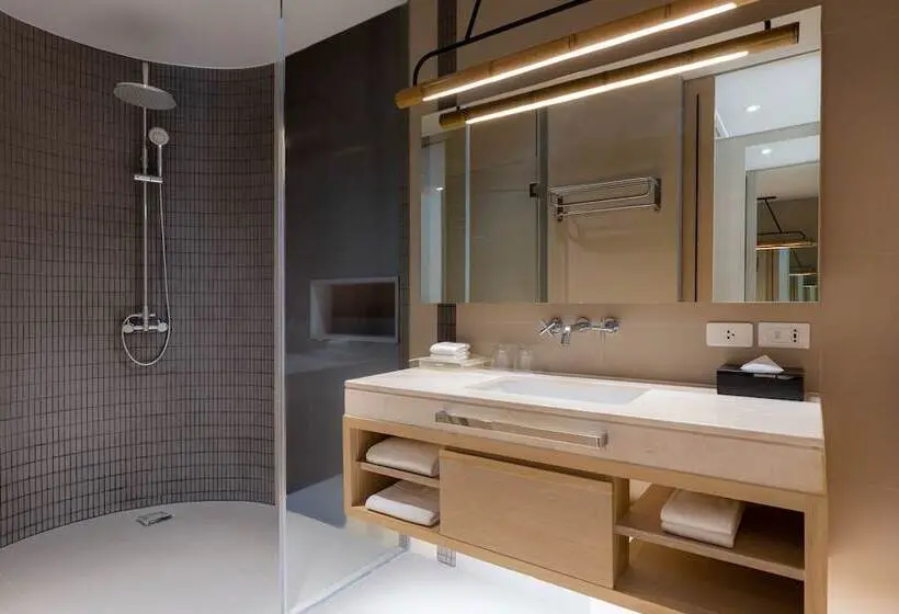 プールの見えるデラックスルーム, Le Méridien Phuket Mai Khao Beach Resort