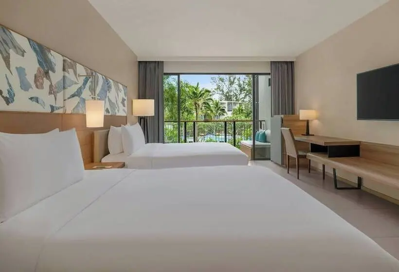 プールの見えるデラックスルーム, Le Méridien Phuket Mai Khao Beach Resort