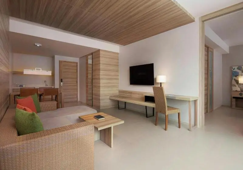 キングサイズベッドのスイートルーム, Le Méridien Phuket Mai Khao Beach Resort