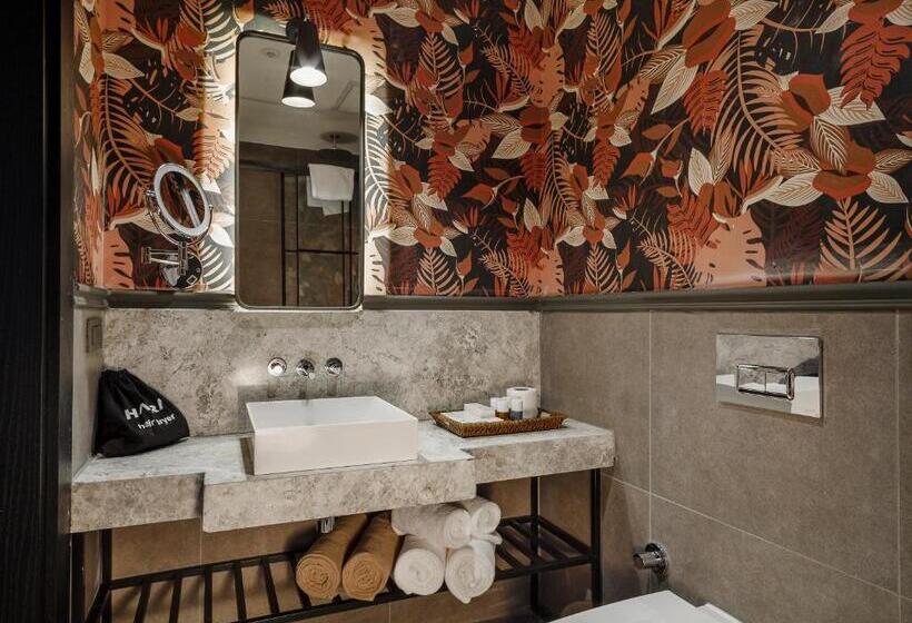 سوییت با چشمانداز دریا, Sherwood Premio