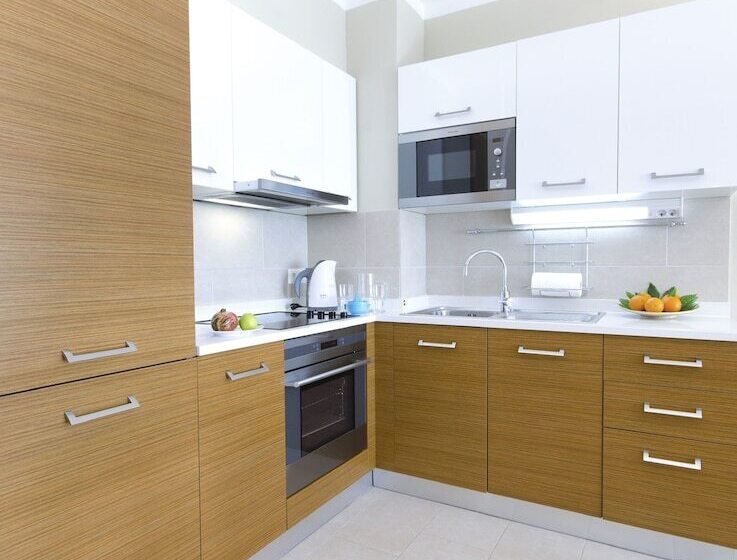 דירת שני חדרים עם מרפת, The Residence Apart