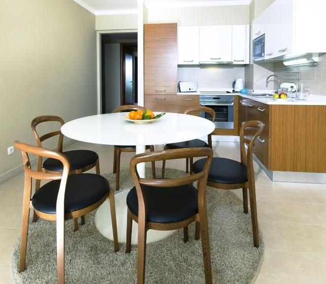 דירת שני חדרים עם מרפת, The Residence Apart