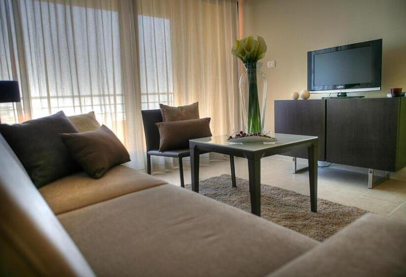 דירת שני חדרים עם מרפת, The Residence Apart