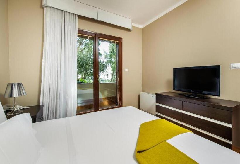 דירת גן 2 חדרי שינה, The Residence Apart