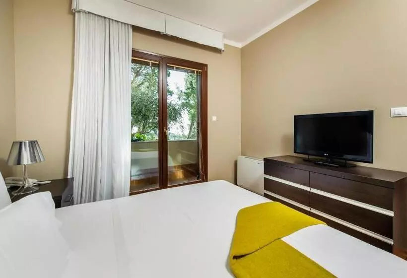 2 Bedroom Apartment With Garden, The Residence Apart