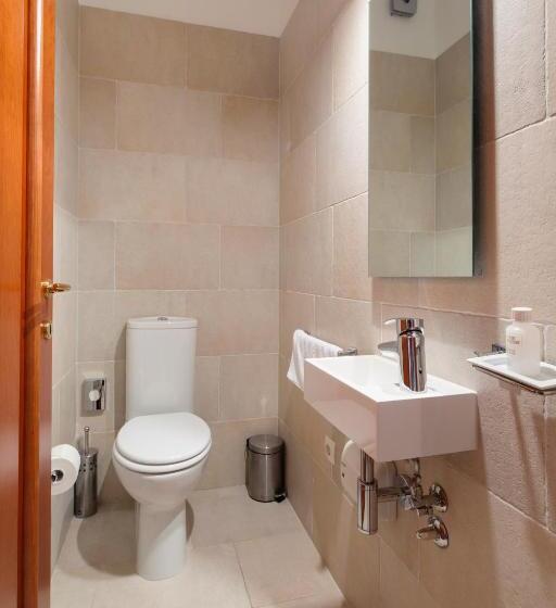 דירת גן 2 חדרי שינה, The Residence Apart