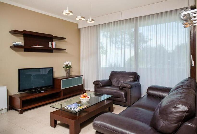 דירת גן 2 חדרי שינה, The Residence Apart