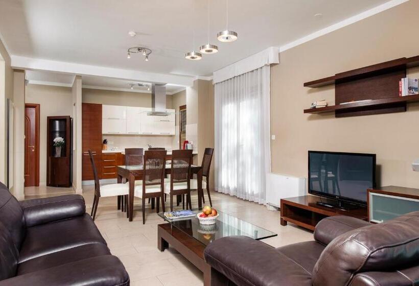 דירת גן 2 חדרי שינה, The Residence Apart