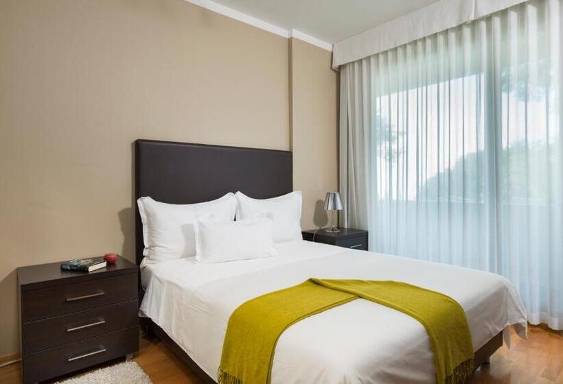 דירת גן 2 חדרי שינה, The Residence Apart