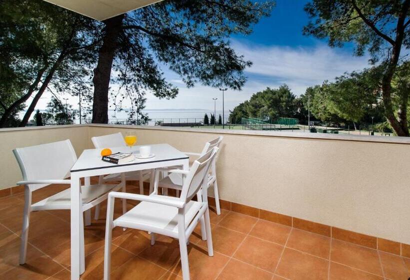 דירת גן 2 חדרי שינה, The Residence Apart