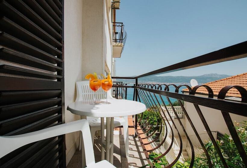 Triple Room Sea View, Vila Tina