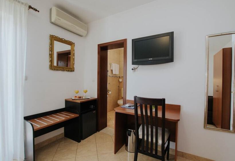 Triple Room Sea View, Vila Tina