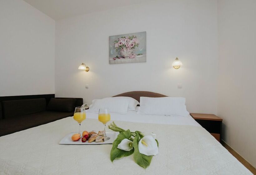 Triple Room Sea View, Vila Tina