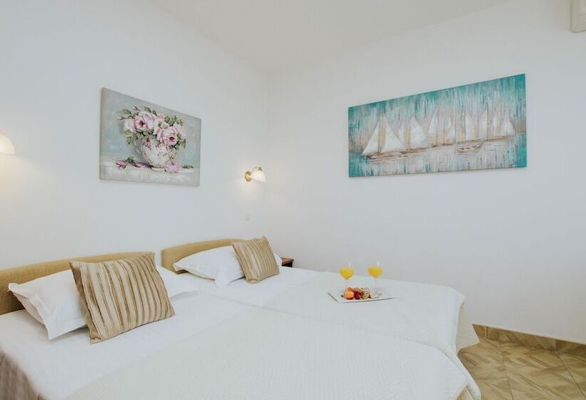 חדר אקונומי, Vila Tina