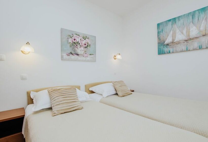 חדר אקונומי, Vila Tina