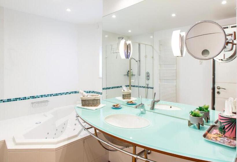 Номер Стандарт с Гидромассажем, Villacosy Spa  Strasbourg Villa Dolce