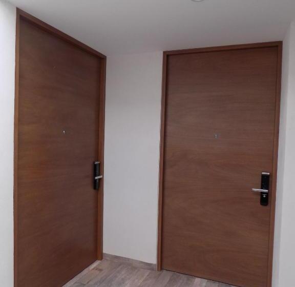 اتاق استاندارد یک نفره, Ken Tehuacan