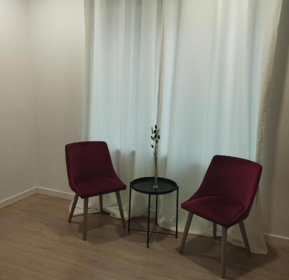 디럭스 룸, Middlehouse