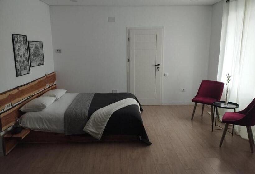 디럭스 룸, Middlehouse