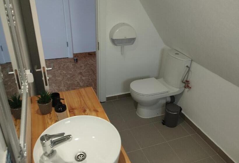 스탠다드 룸, Middlehouse