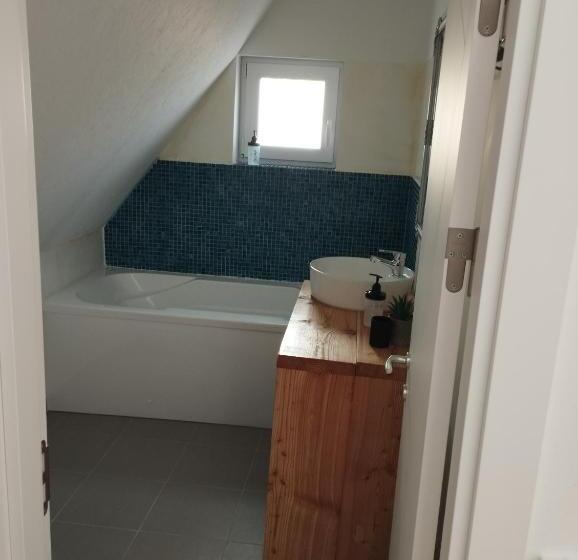 스탠다드 룸, Middlehouse