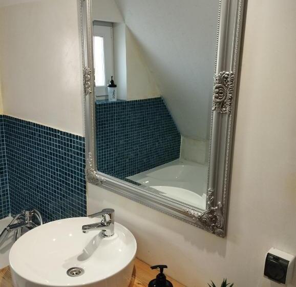 스탠다드 룸, Middlehouse