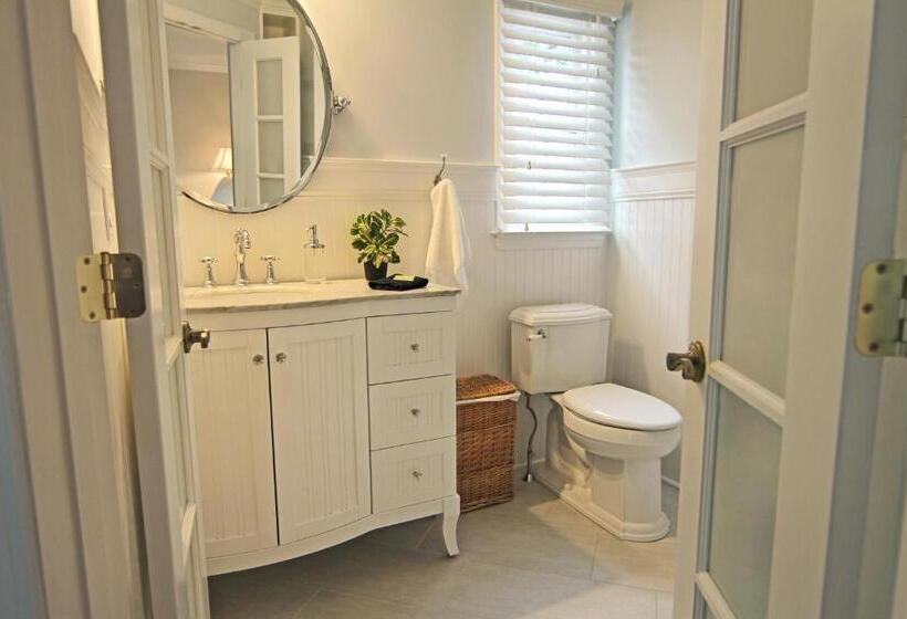 غرفة قياسية سرير كينج, The Homestead