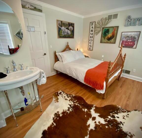 غرفة قياسية, The Homestead