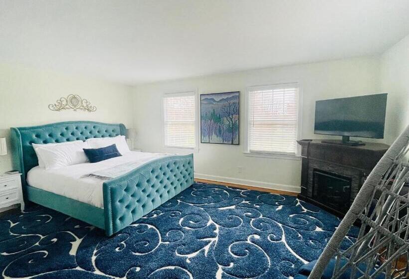 جناح عائلي, The Homestead