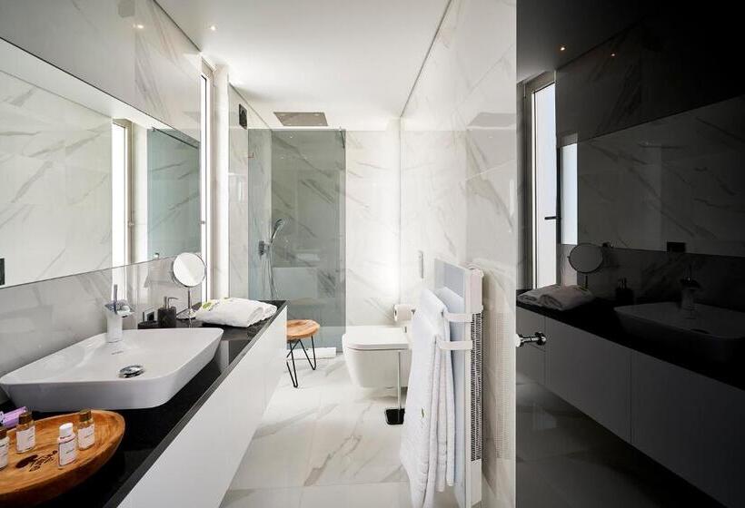 デラックススイート, Oliveira House