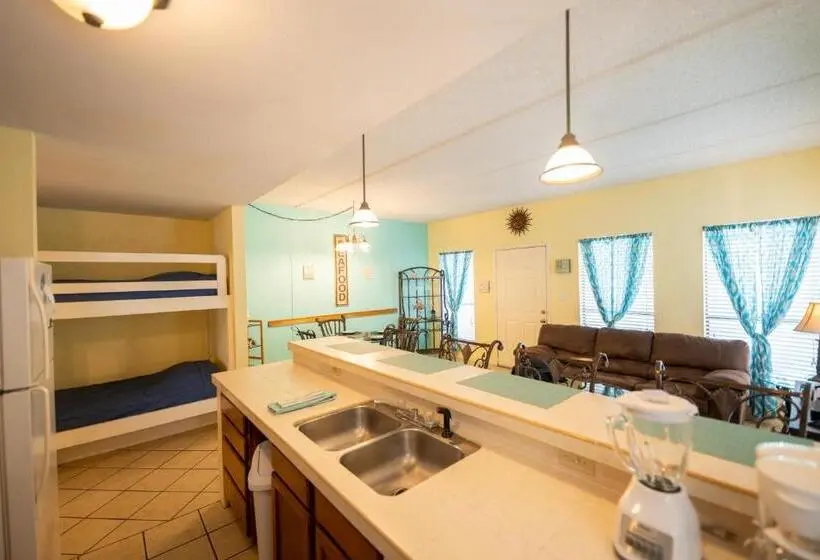 バルコニー付き1ベッドルームアパートメント, South Padre Island Condo Is Walking Distance To The Beach, Sleeps 6, Third Floor, 2024 Traveler Awar