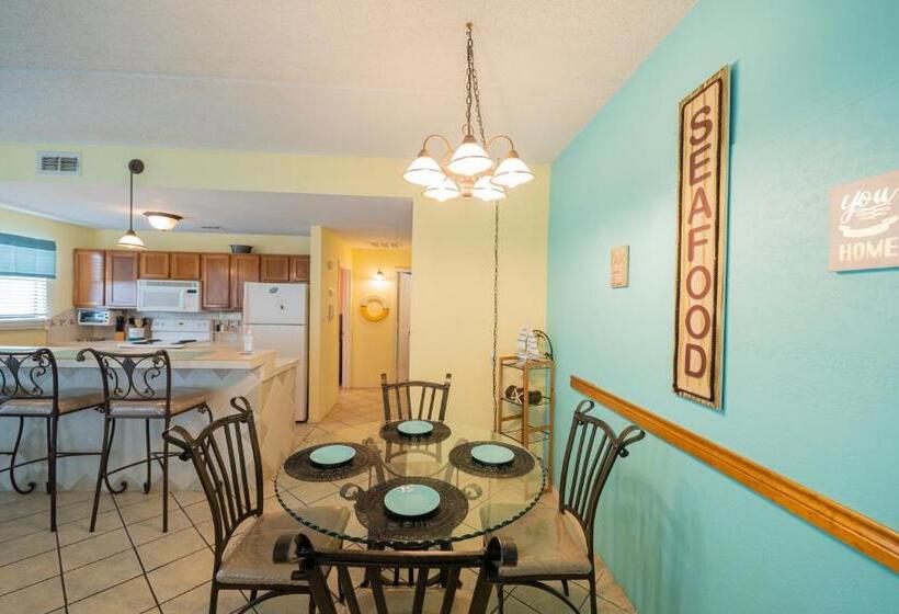 Апартаменты 1 Спальня с Балконом, South Padre Island Condo Is Walking Distance To The Beach, Sleeps 6, Third Floor, 2024 Traveler Awar
