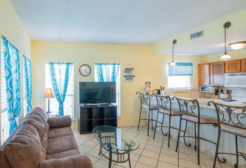 침실 1개 발코니 아파트, South Padre Island Condo Is Walking Distance To The Beach, Sleeps 6, Third Floor, 2024 Traveler Awar