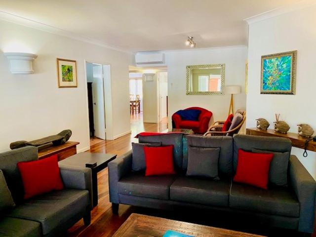 2 Bedroom Apartment with Views, Beachview Apartments At Villa Paradiso