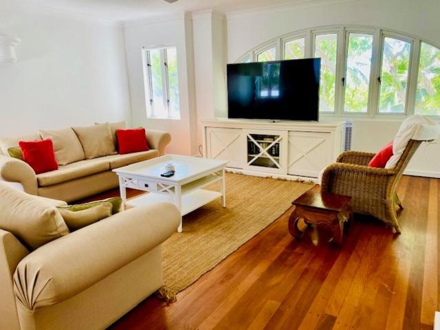 Апартаменты 3 Спальни, Beachview Apartments At Villa Paradiso
