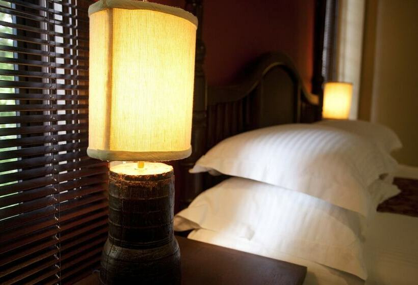 اتاق کلاسیک, Anggun Boutique