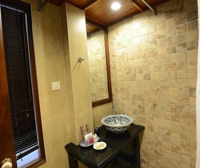 اتاق کلاسیک, Anggun Boutique