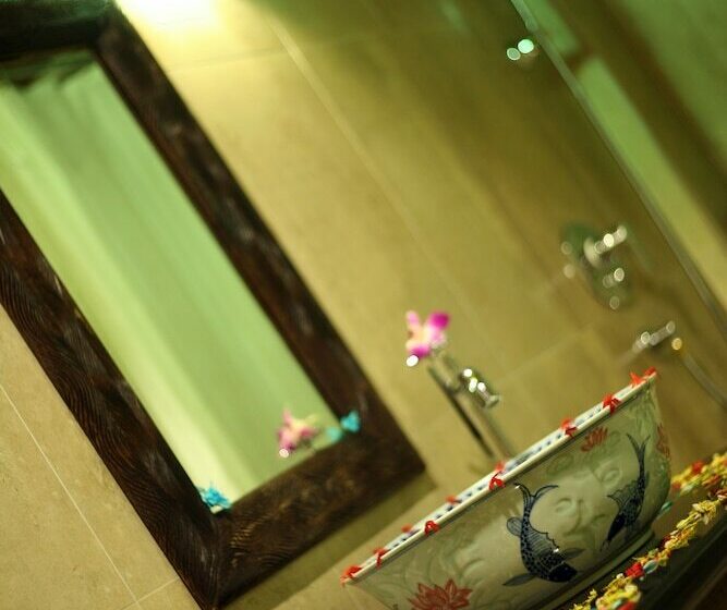 اتاق کلاسیک, Anggun Boutique