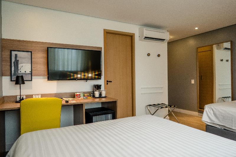 Номер Клуб, Hyatt Regency Jinan