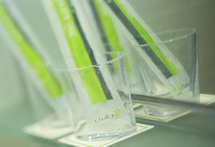 سوئیت پریمیوم 2 خوابه, Iclub Wan Chai