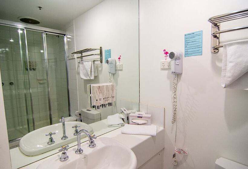 חדר משפחתי, Miami Hotel Melbourne