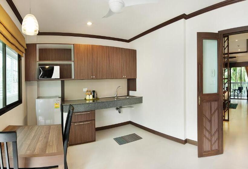 디럭스 룸, Ratana Hill Patong