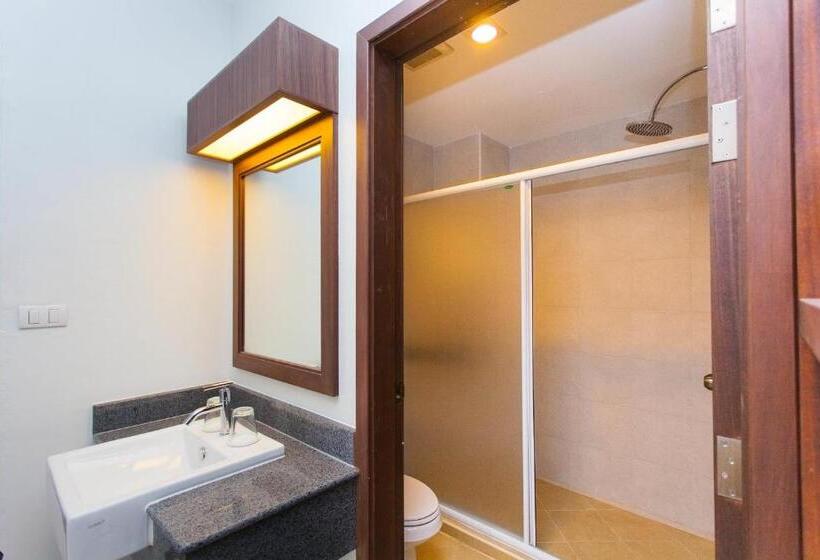 디럭스 룸, Ratana Hill Patong