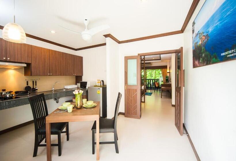 디럭스 룸, Ratana Hill Patong