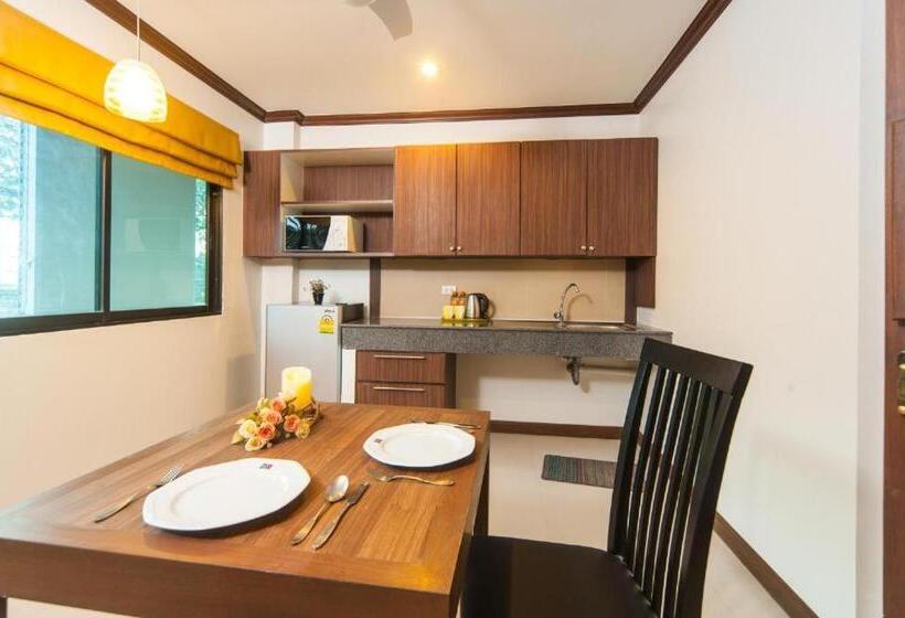 디럭스 룸, Ratana Hill Patong