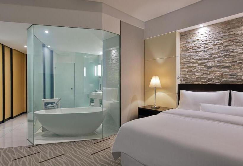 اتاق اجرایی با تخت بزرگ, The Westin City Centre Bahrain