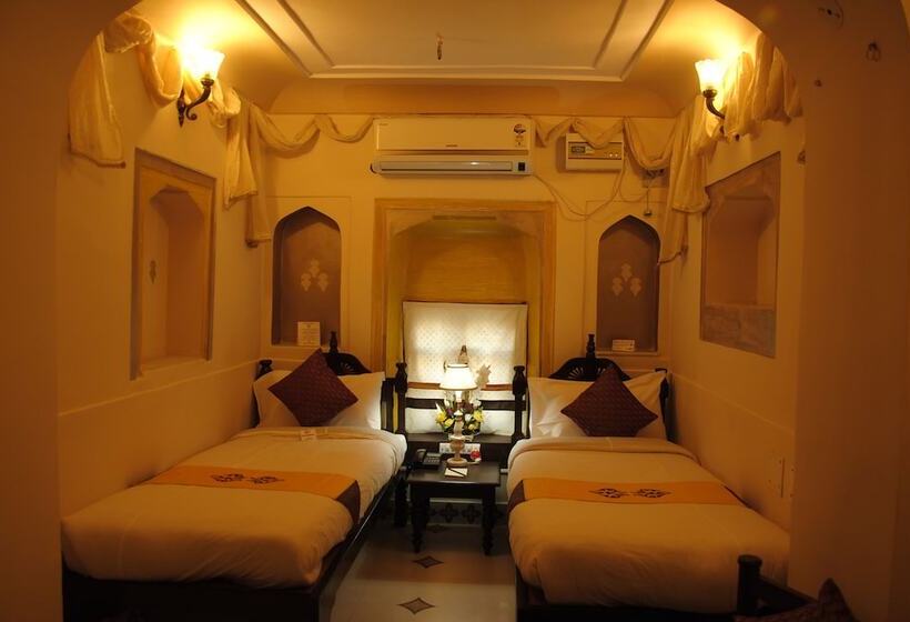 디럭스 룸, Sirsi Haveli