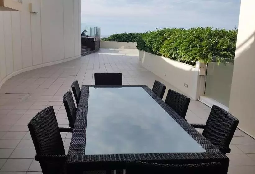 家族用アパートメント, Kirra Surf Apartments