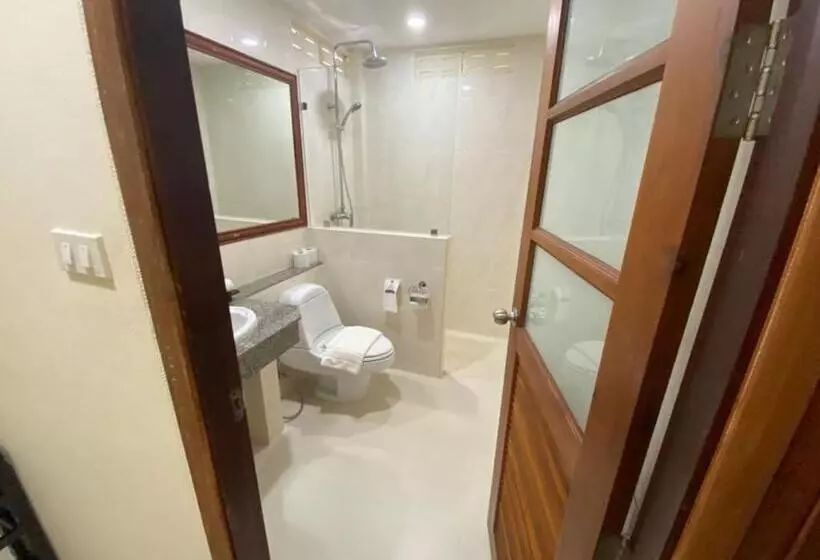 بانگلوی سوپریور, Smile House Fisherman Village